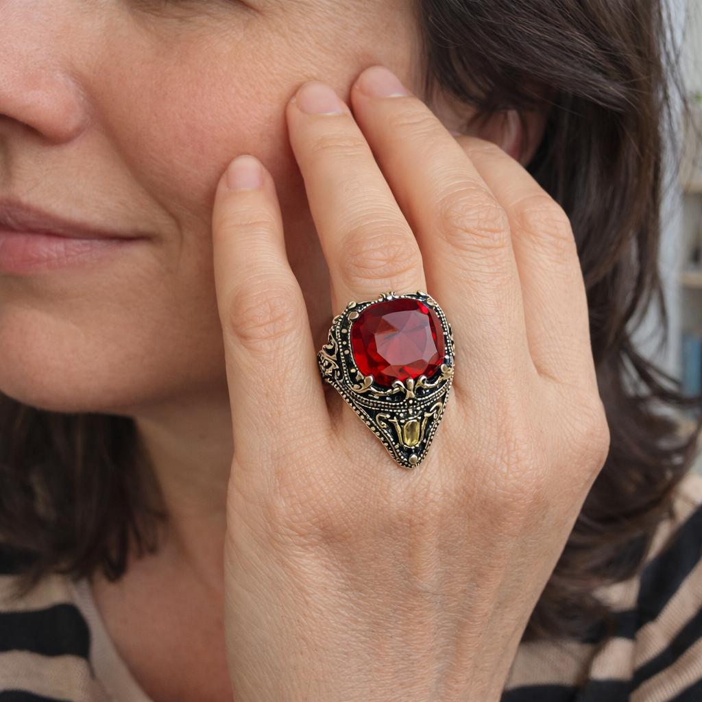 Klara Ruvienne Ruby Ring