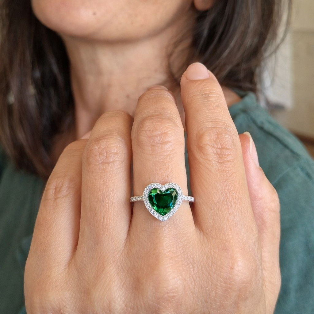 Delara Virenza Emerald White Gold Ring