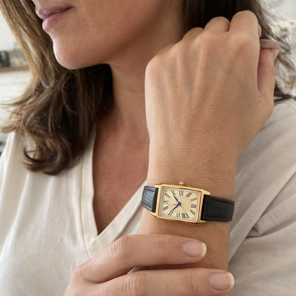 Vivelle Crest Yellow Gold Watch