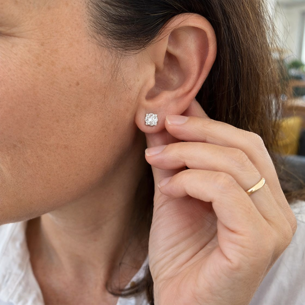 Larmes de Lune Stone Stud Earrings