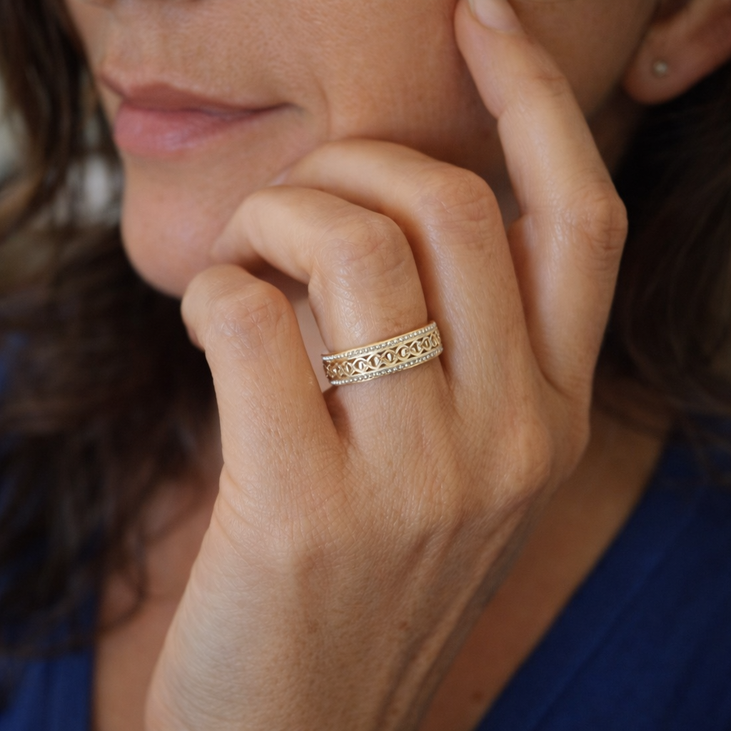 Hollow Brilliant Yellow Gold Ring