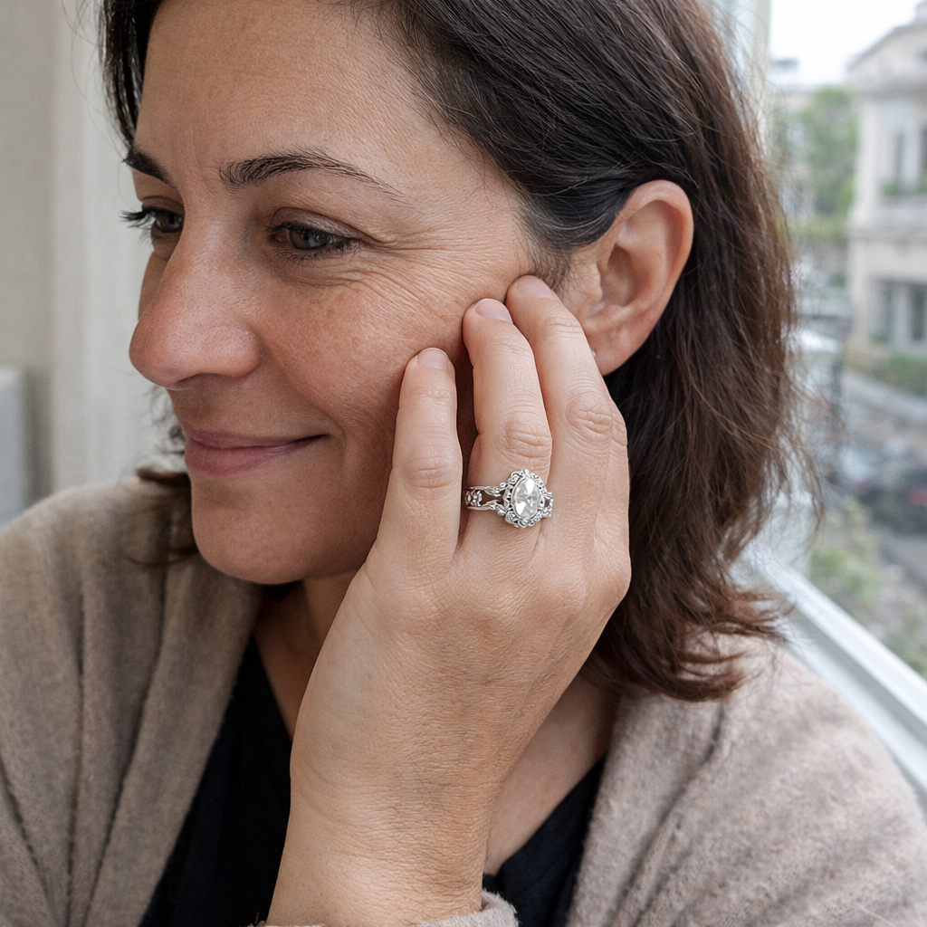 Exquisite Crystal White Gold Ring