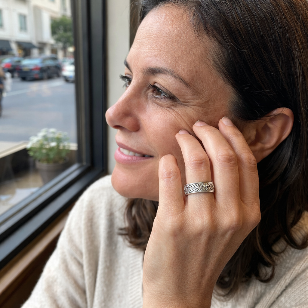 Daria Delicate Flower White Gold Ring