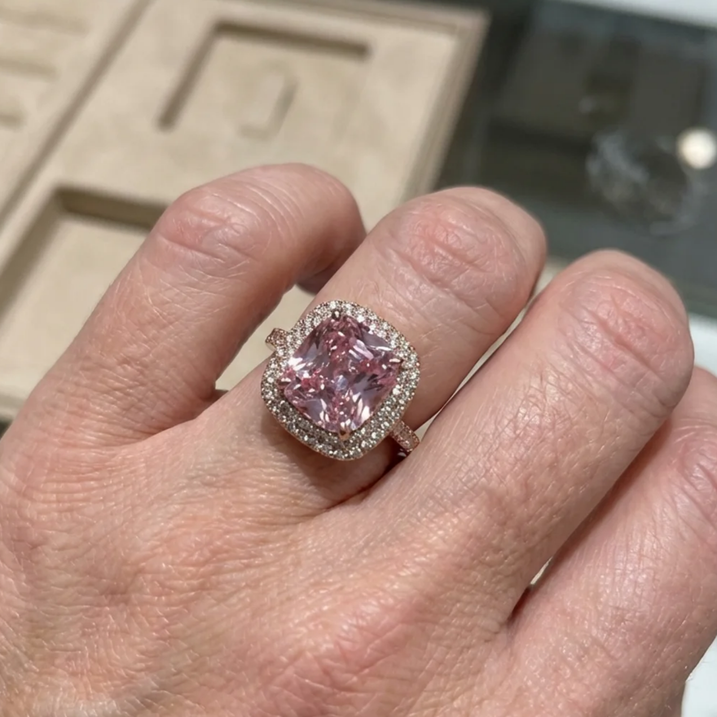 Anello Zaffiro Rosa Taglio Cushion Oro Bianco