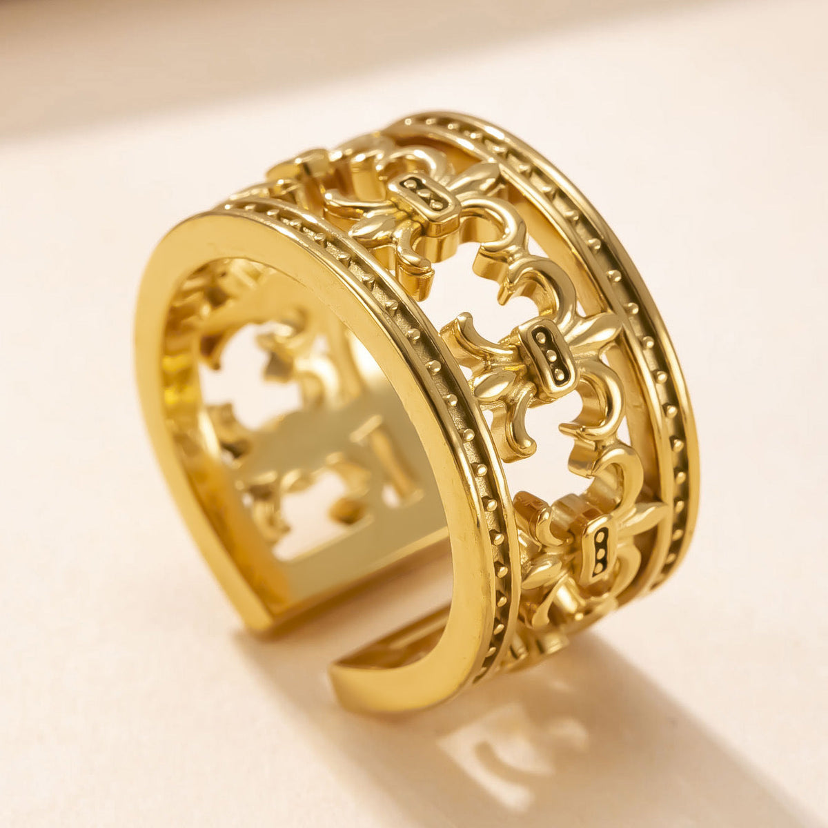 Anello Corona Imperiale Martellato Oro Bianco